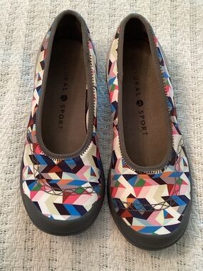 Natural Sport Women’s Multicolor Slip-on Shoe size 8.5